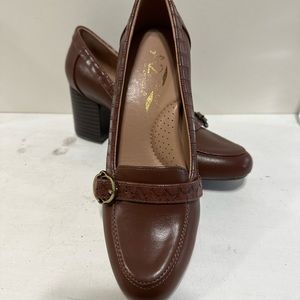 AEROSOLES. A2. Dark Brown heels. Size 5.5. Heel 2 1/2”. Look like new!